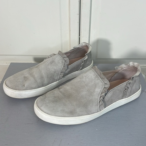 Kate Spade New York Lilly Taupe Suede Slip On Ruffled Sneaker Sz 8M - Picture 2 of 11